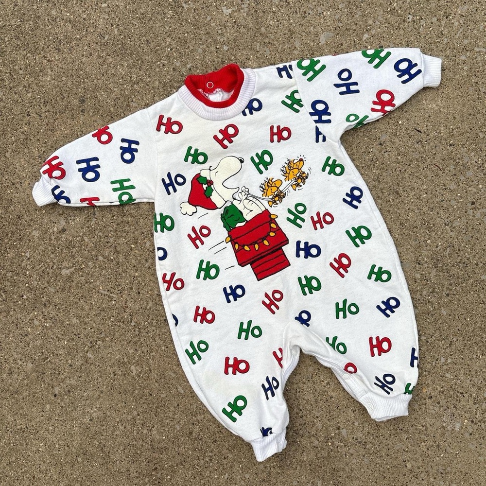 ADORABLE rare vintage Christmas Snoopy jumper